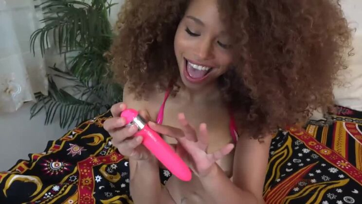 Cecilia Lion Brunette Masturbation with Dildo