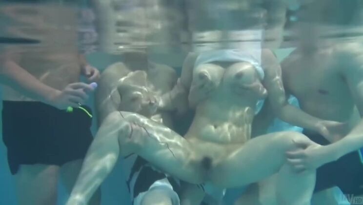 Suzuna Komiya - voluptuous JAV star giving expert head