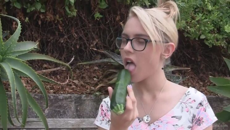 Young Chloe Shows Off Her Tight Body Solo