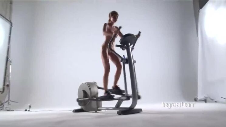 [Hegre] - Angie's Beautiful Outdoor Session - Rose