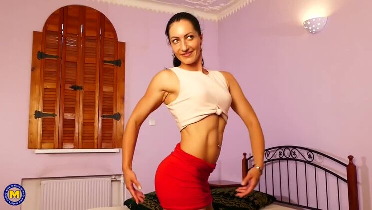 Giant sex toy for a sexy mature mom!