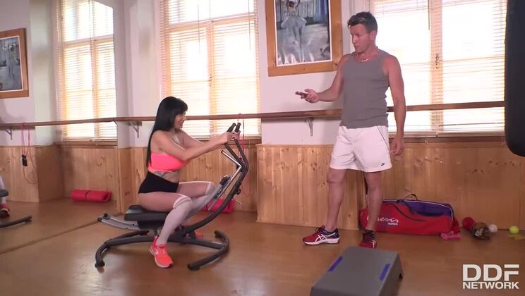 [OnlyBlowjob] - Brunette MILF Damaris Gets Covered in Gym - Susan Ayn - Lana Roberts