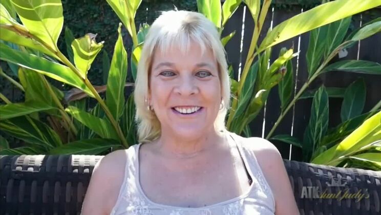 Blonde Bombshell Sindy Silver Plays Herself