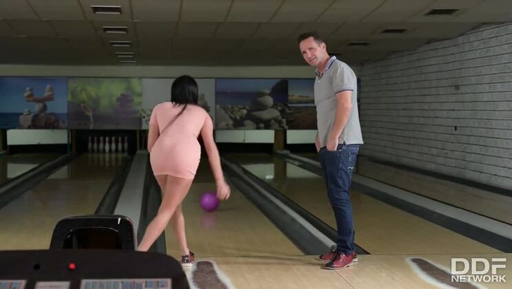 [HandsOnHardcore] - Brunette Beauties Nataly Gold and Anissa Kate Get Naughty at Bowling - Anissa Kate - Nataly Gold