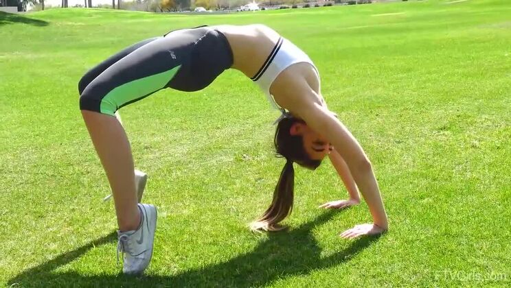 [FTVGirls] - Solo Outdoor Sex with Valentina - Valentina