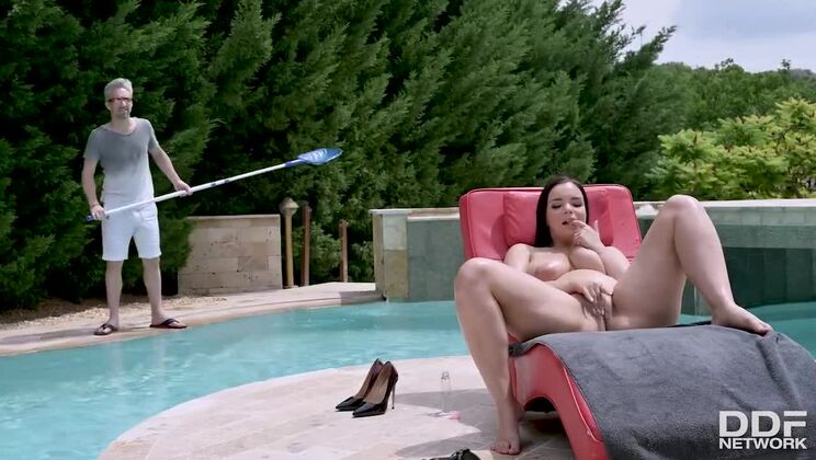 [DDFNetwork] - Frisky Outdoor Fuck with Sofia Rae - Sofia Rae