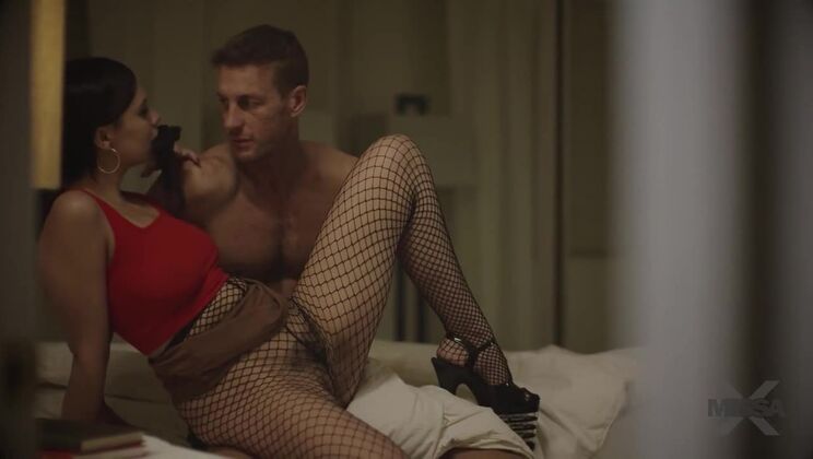 Brunette Violet Starr Sucks Cock