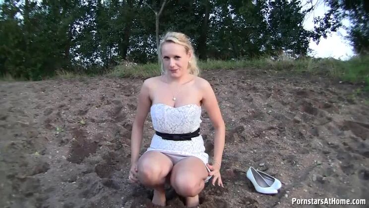 [Tainster] - Riverside Piss Play with Welli - Welli