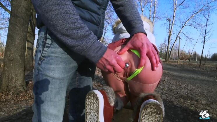 [TrueAmateurs] - Young and Wild Mia Bandini's Park Adventure - Mia Bandini