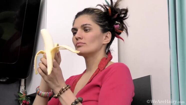 Solo Fun: Ananda Ray Teases And Pleasures Herself