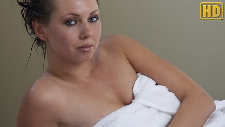 [SelfDesire] - Solo Wet Session with Darla - Darla