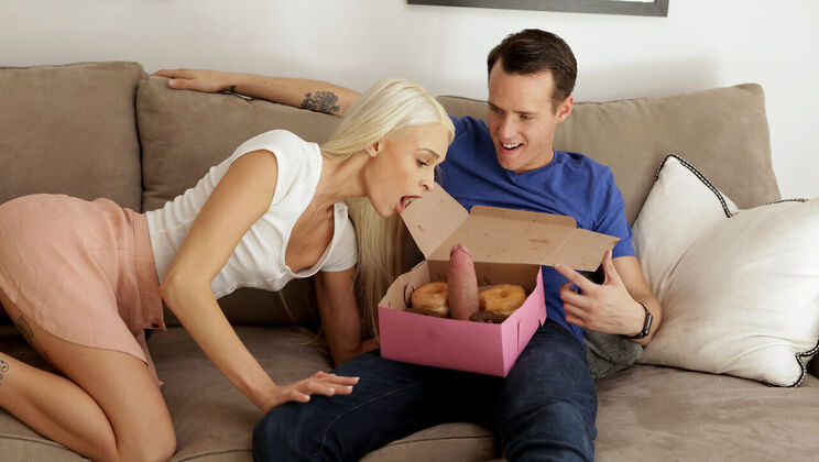 Blonde Emma Hix's Hardcore Blowjob