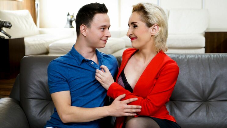 [LustyGrandmas] - Nikki Nuttz Sucks Di Devi's Cock - Nikki Nuttz - Di Devi