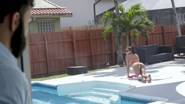 [FamilyStrokes] - Step Siblings' Forbidden Pool Play - Vienna Black - Derrick Ferrari