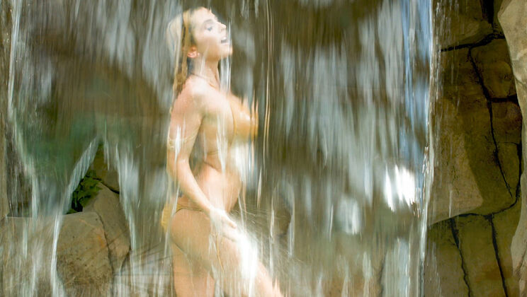 [MYLF] - Pool MILF Seduction - Chad White - Christie Stevens