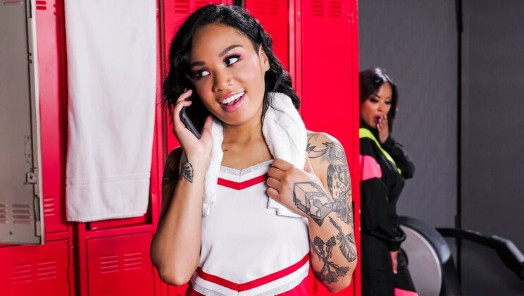 [Brazzers] - Natural Tits and Tattooed Lesbian Fun - Honey Gold - Kaylani Lei