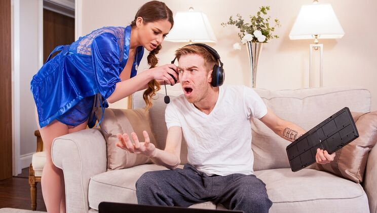 [Brazzers] - Shaved and Ready for Gaming Heaven - Cathy Heaven - Danny D