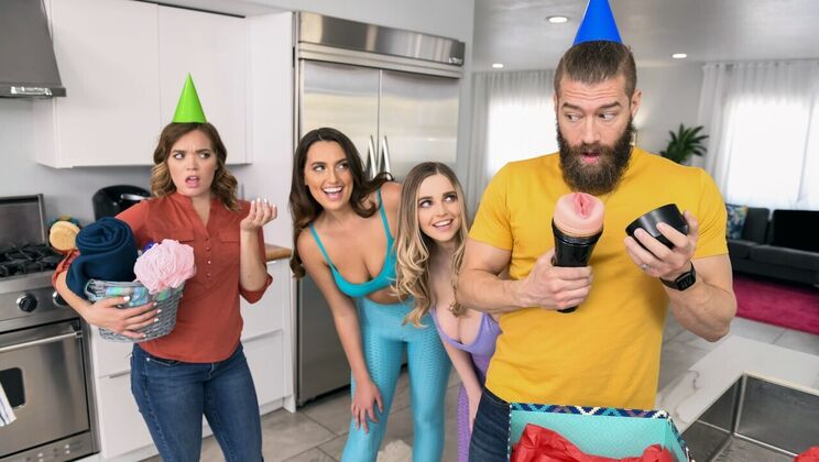 [Brazzers] - Fisting My Lesbian Roommates - Xander Corvus - Codi Vore - Nolina Nyx