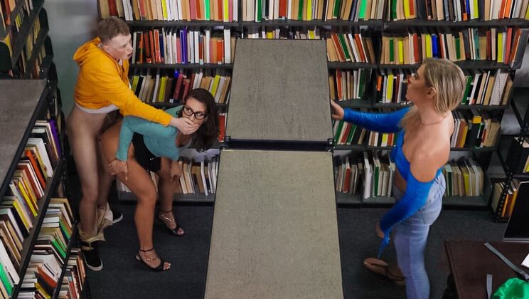 Trimmed Pussy Licking in Library