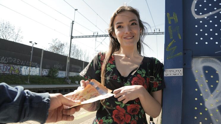 [PublicAgent] - European Amateur Outdoor Sex Video