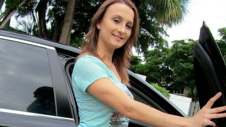 [StrandedTeens] - Sadie Leigh Gets Banged in a Car - Sadie Leigh