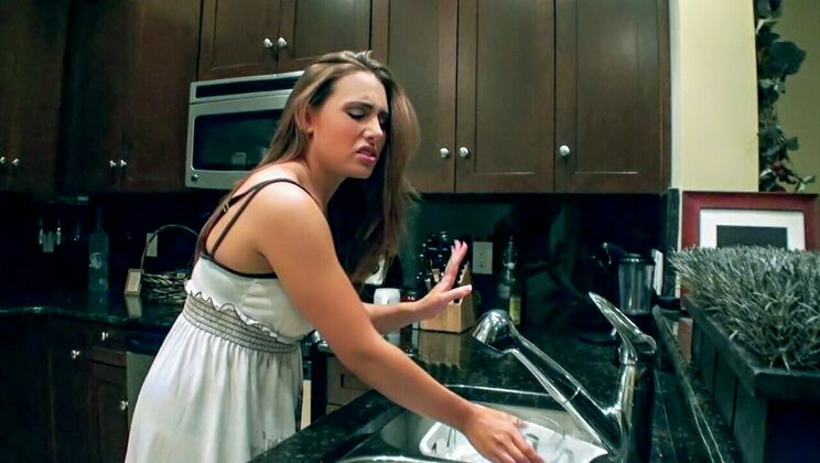 [IKnowThatGirl] - Cleaning Girl's Amateur Handjob Skills