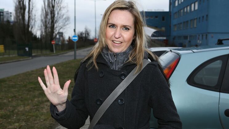 Lina Cors Gets Fucked in Car Outdoor