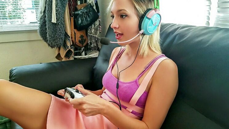 [MOFOSB-Sides] - Gamer Girl Eliza Jane Plays With Dick - Eliza Jane - Bash