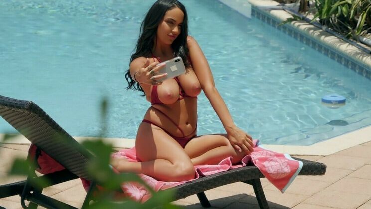 Outdoor Fucking and Pussy Licking with Brunette