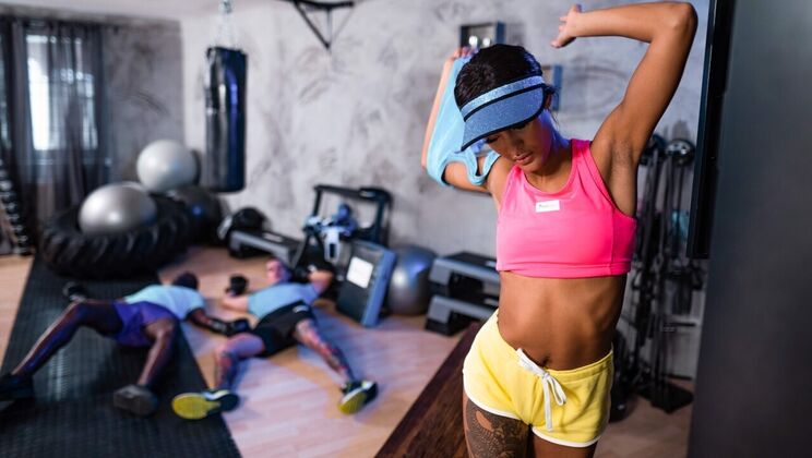 [FitnessRooms] - Wild 3some with teen and two guys in gym - Max Dior - Eddy Blackone - Capri Lmonde