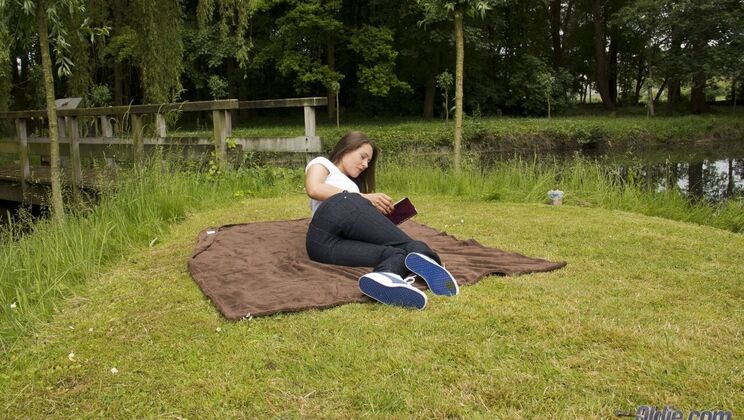 [Oldje] - Outdoor Sex with Savanah Secret - A Hot Encounter