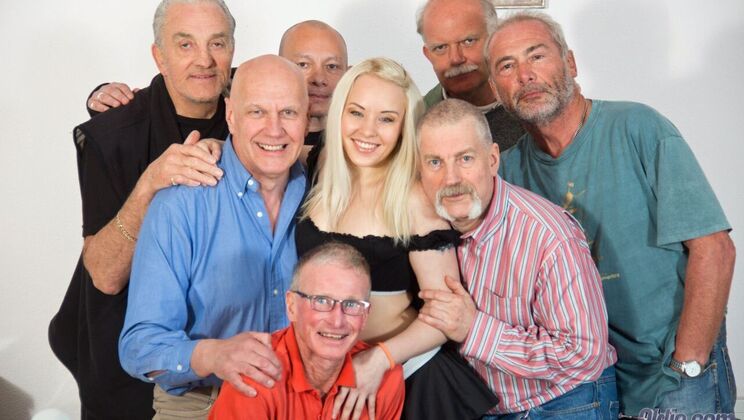 [Oldje] - Group Gangbang with Blonde and Brunette - John - Ben - Lolita Taylor - Hugo - Nico - Donny