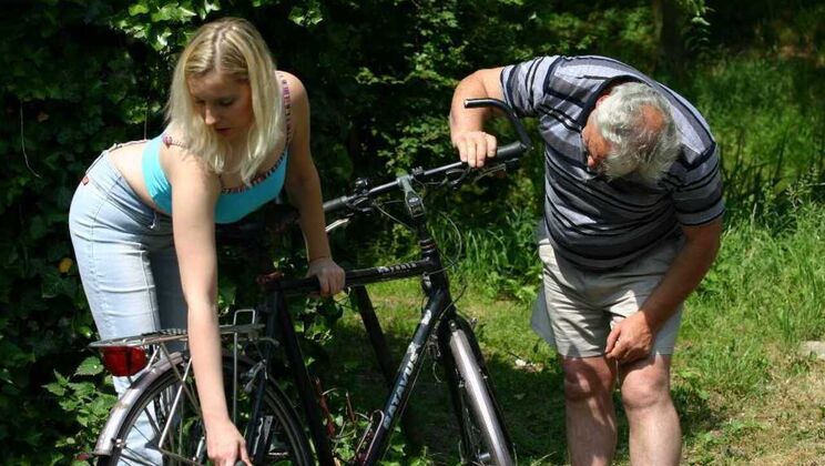 [Oldje] - Young Blonde Rides and Sucks on Cycle - Susan - Gustavo
