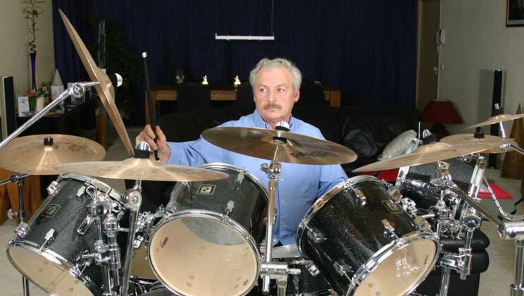 [Oldje] - Skinny Valerie Gives Deepthroat - Valerie - Gustavo