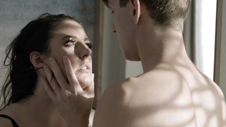 Becky's Natural Tits Bounce During Reverse Cowgirl