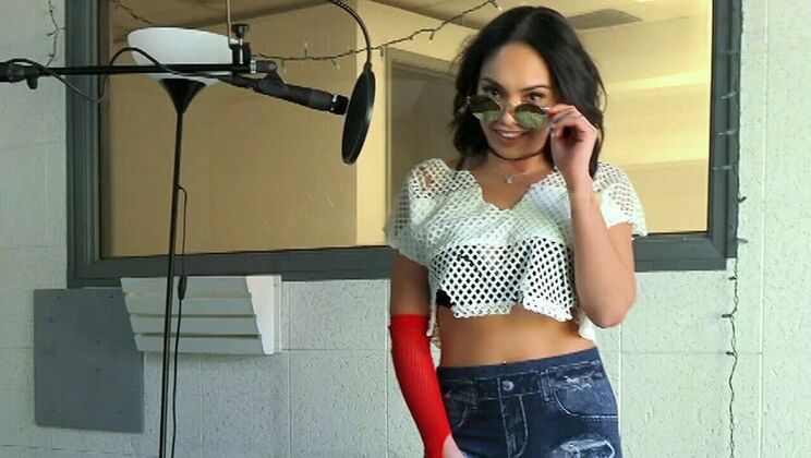[LatinaSexTapes] - Amateur Songstress Gets Fucked In Recording Studio - Tony Rubino - Selena Santana