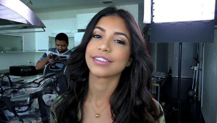 [TheSexScout] - Petite Latina Veronica Rodriguez Sucks - Veronica Rodriguez