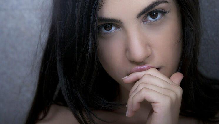 [SexArt] - Close Up: Luna's Intimate Moment - Luna