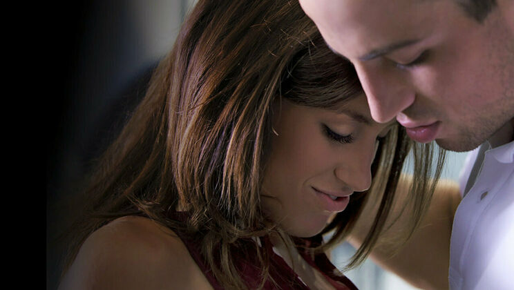 [SexArt] - Brunette Babe Gets Down and Dirty Outdoors - Julia Roca - Joel Tomas