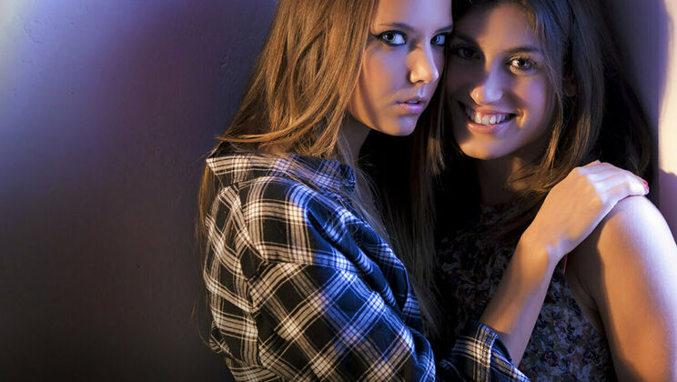 [SexArt] - Shaved and Curly: Close Encounter with Julia and Mango - Julia Roca - Mango A