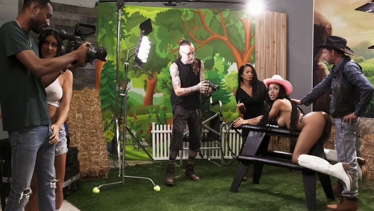 [WorkMeHarder] -  POV Action with Tattooed Beauties - Kira Noir - Queenie Sateen - Hollywood Cash