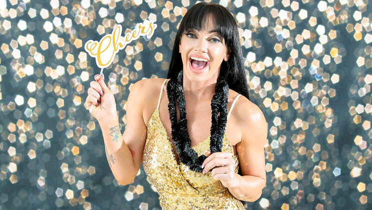 [GotMylf] - MILF Leila LaRocco Takes a Big Load on Her Face from Peter Green - Peter Green - Leila LaRocco