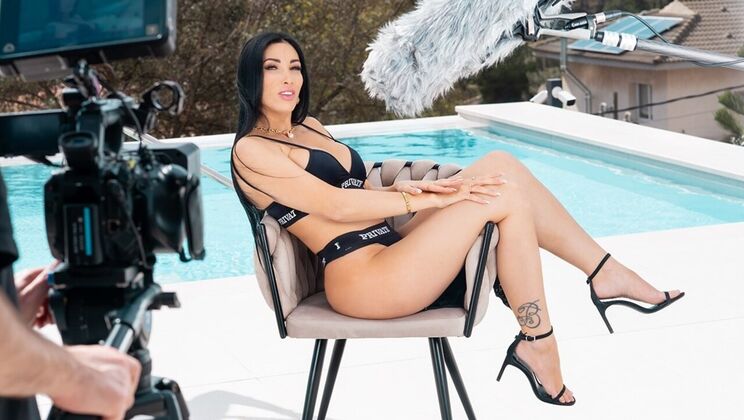 [Private] - Clea Gaultier: Pierced and Prettier - Clea Gaultier