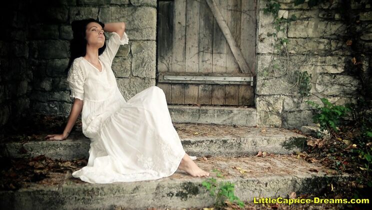 [CapriceDivas] - Czech Beauty Sapphira Fingers Herself - Sapphira