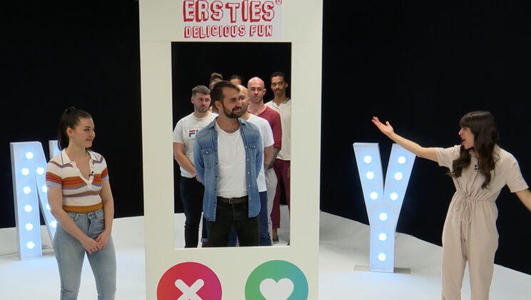 [Ersties] - Real-Life Tinder Lust: Domino & Liam’s X-Rated Show - Domino (Ersties) - Liam (Ersties)