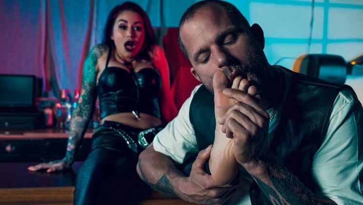 [DigitalPlayground] - Bar Hookup: From Gagging Blowjob To Rough Doggystyle - Monique Alexander - Scott Nails