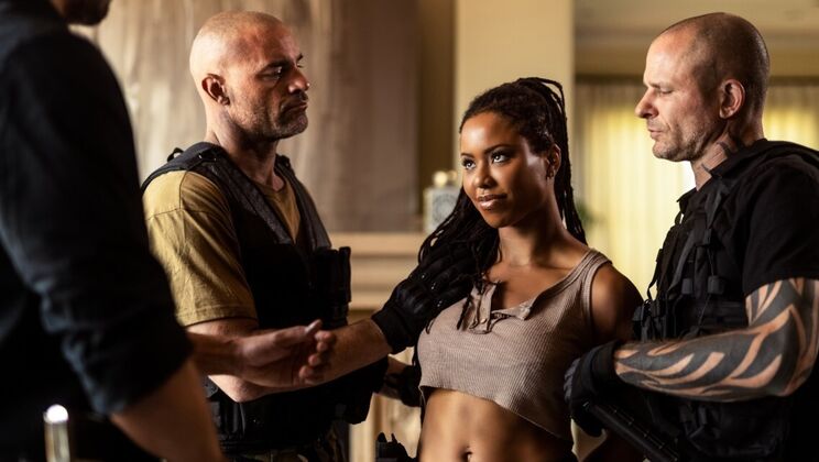 [DigitalPlayground] - Short Hair Brunette Gets Facial Cumshot Indoors - Kira Noir - Alex Jones