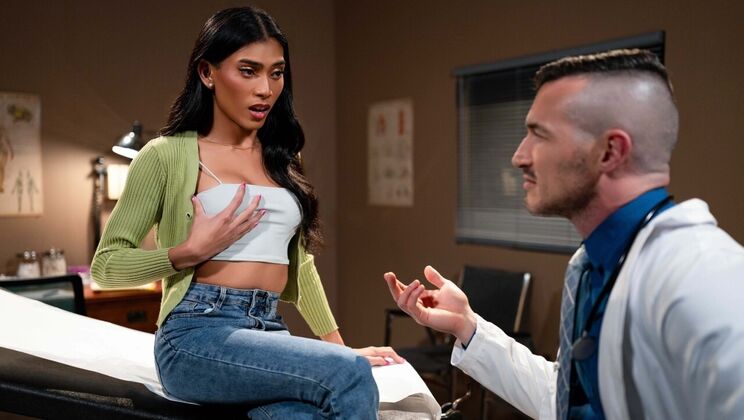 Short Hair Shemale Drools on Big Cock in Deepthroat Action